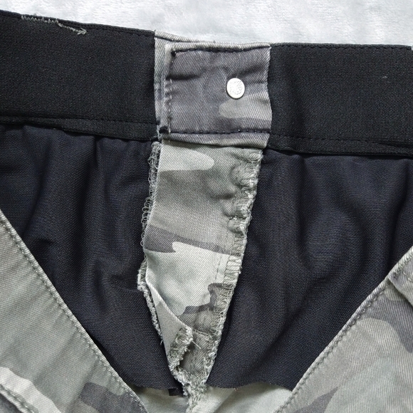 Democracy Absolution Camo Gray Olive Green Mid Rise Shorts Tummy Control Stretch - Picture 8 of 10